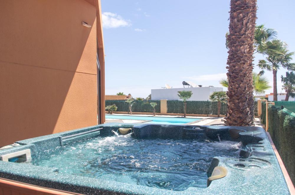 Villa La Marosca - Jacuzzi, Private Pool, 3 Bedrooms Caleta De Fuste Exterior photo